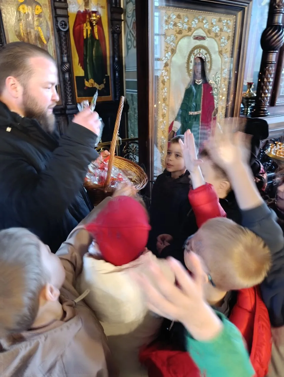 Дети, родители и педагоги подготовительной к школе группы "Радуга" ДО "Золотой петушок" продолжают з