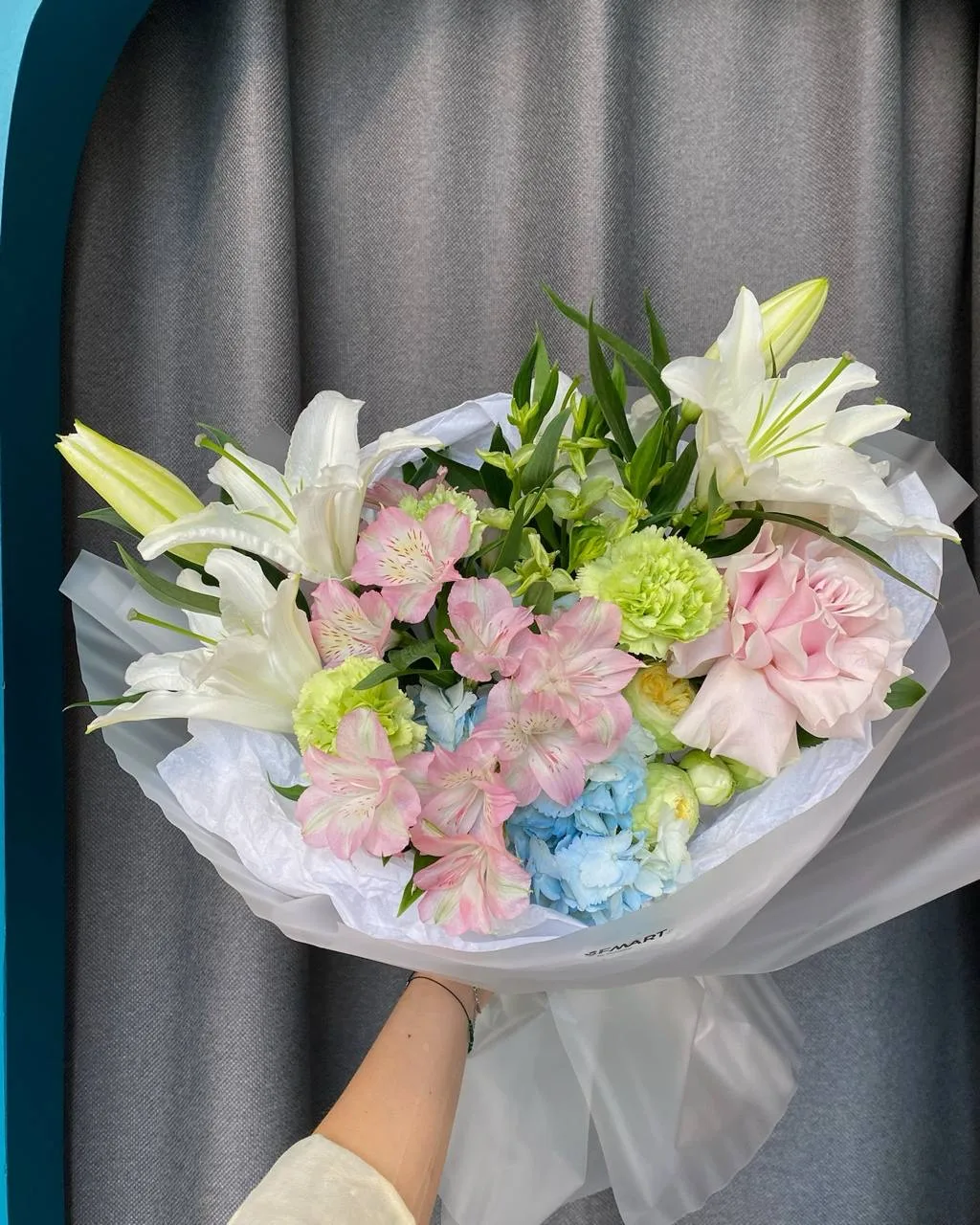 Нежный букет с лёгким летним настроением 🌸💙
