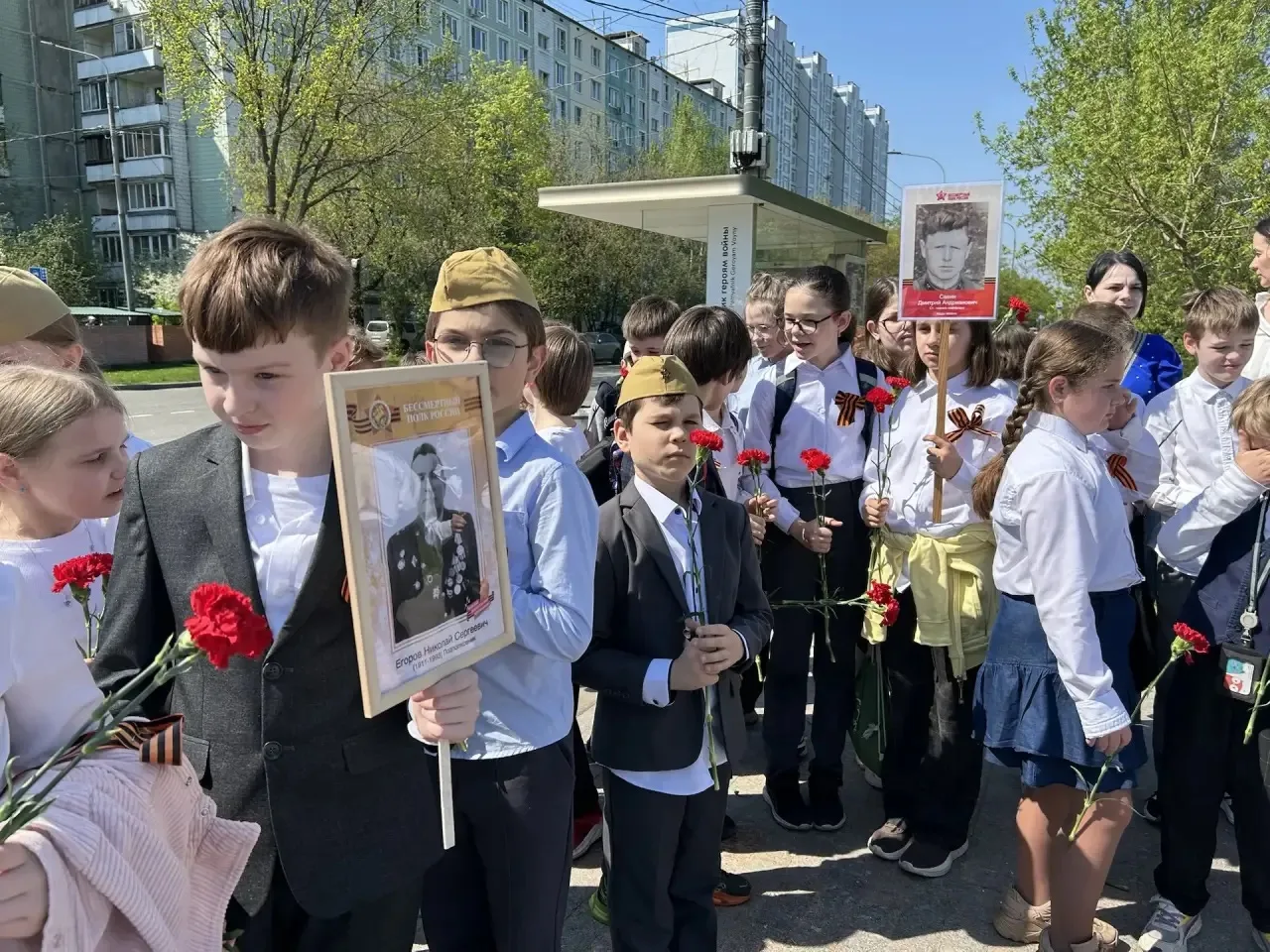 🎗Память живёт в наших сердцах!  🌹В преддверии 9 Мая вся школа №69 сказала «Спасибо» героям. Мы объед