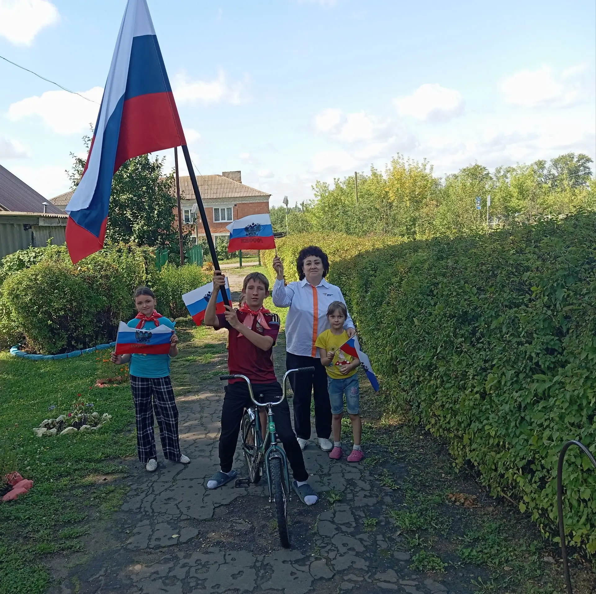 🇷🇺🇷🇺🇷🇺В школе прошли мероприятия в честь Дня флага России
