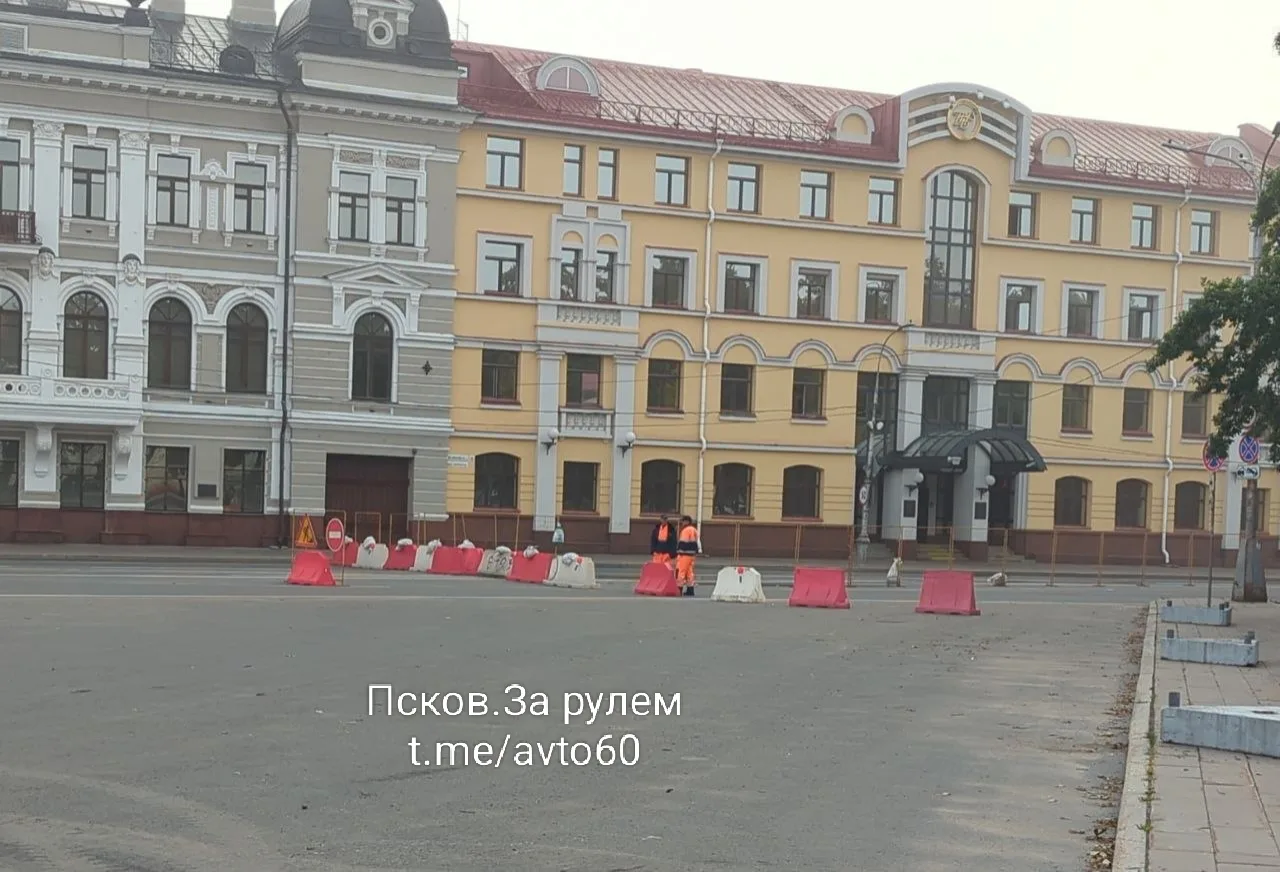 Октябрьская площадь