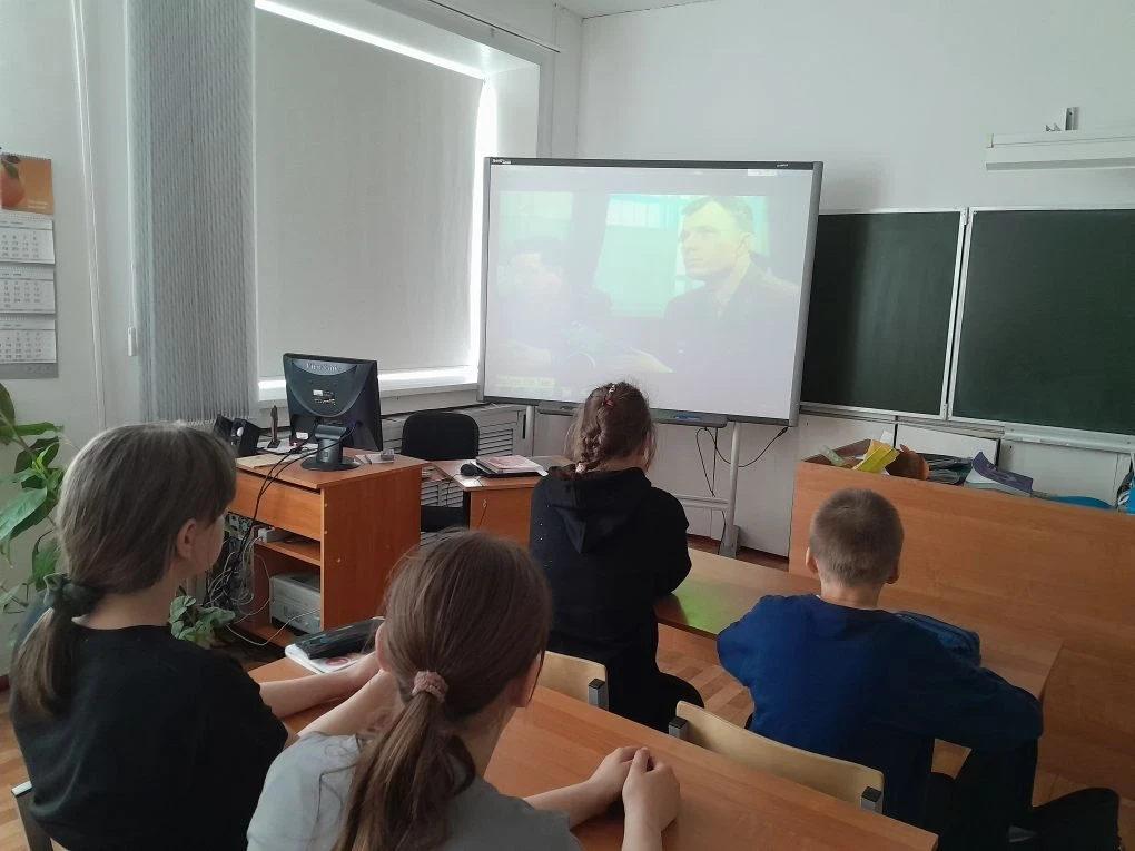👩‍🚀🚀В преддверии Дня космонавтики, который мы отмечаем 12 апреля, в Полозаозерской СОШ для 7 класса 