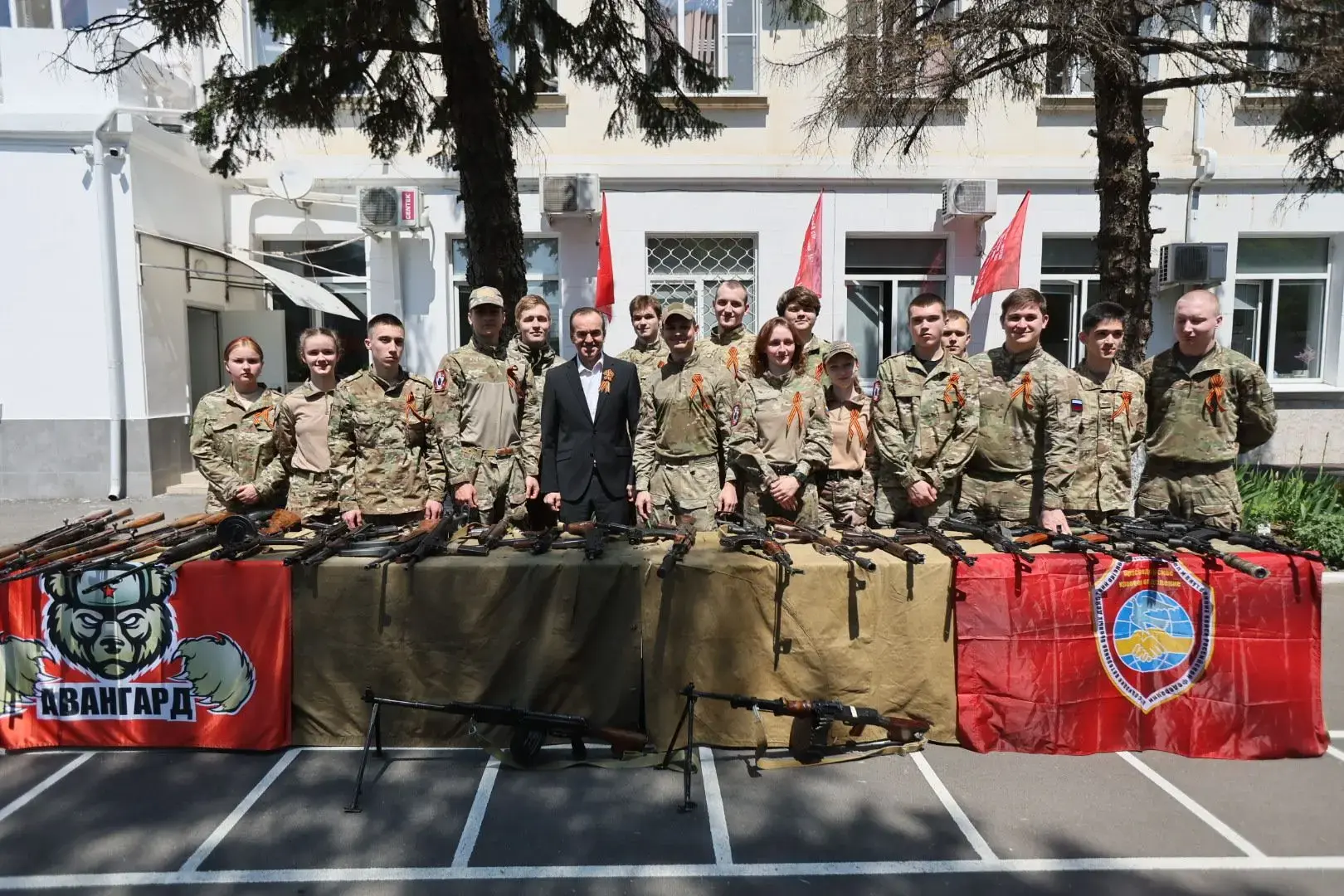 🎖 В преддверии Дня Победы в Краснодаре прошла встреча губернатора Краснодарского края Вениамина Конд
