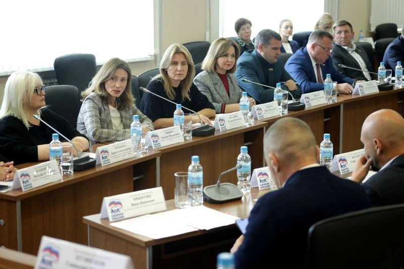 Депутатский корпус одобрил проекты решений о награждении Почетными знаками «Материнская...