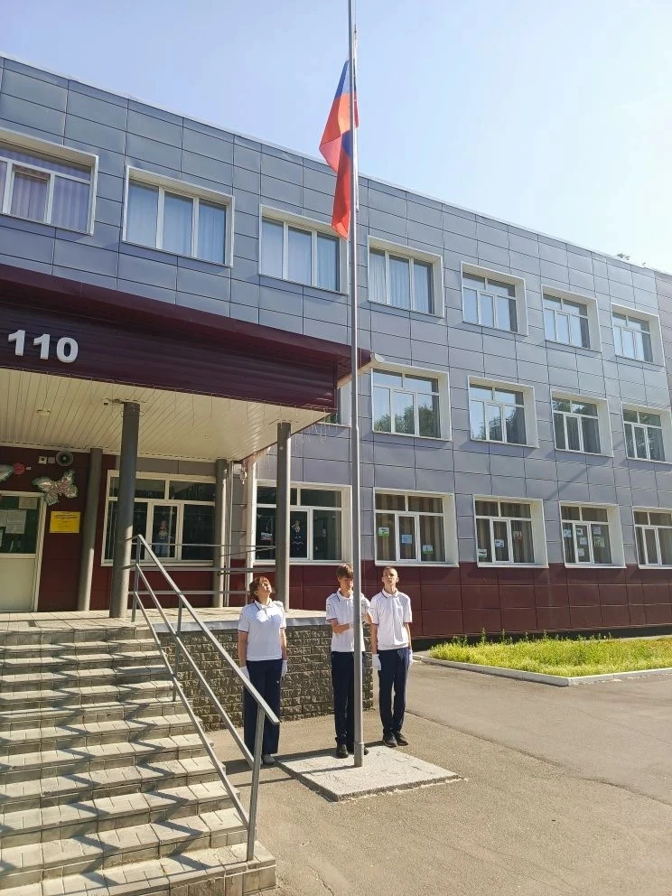 Торжественной линейкой мы открыли День России в нашей профильной смене! 🇷🇺

Начало праздника ознам