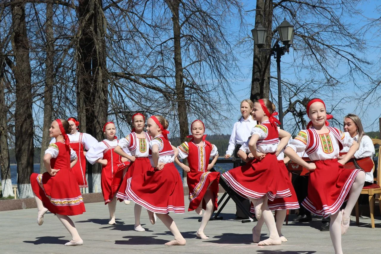 Сегодня, 7 мая, в День рождения великого русского композитора Петра Ильича Чайковского, ученики 5б к