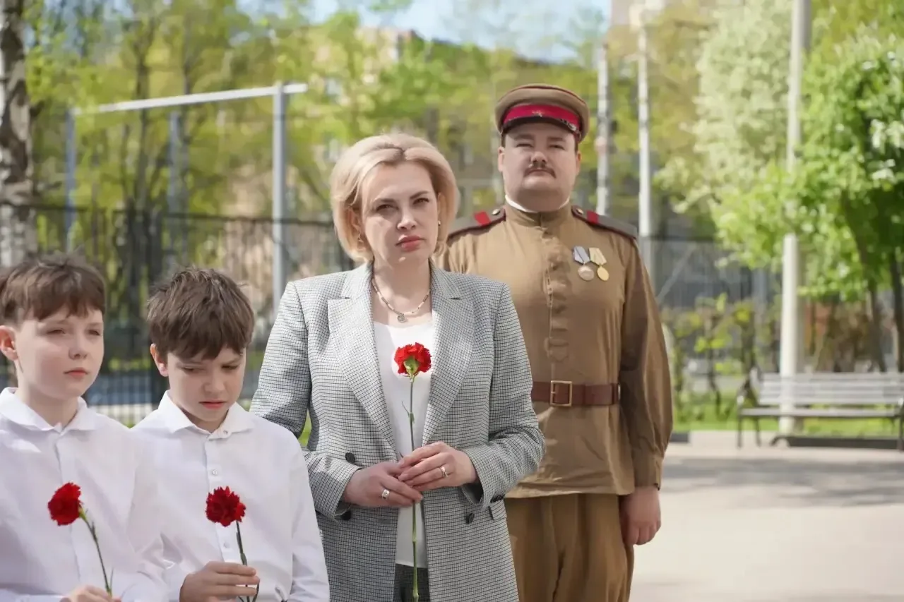 🇷🇺 Акция «Красная гвоздика»  Накануне Дня Победы ученики нашей школы приняли участие в ежегодной пат