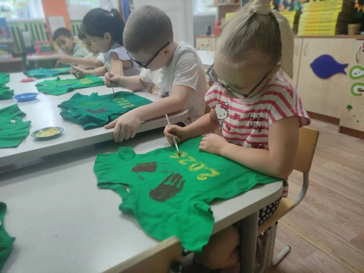 🖌️ Футболка как холст: наш самый яркий выпускной!Как попрощаться с детским садом? Коне...