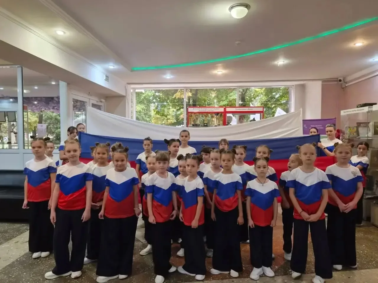 🇷🇺 НАША ШКОЛА ПРИНЯЛА УЧАСТИЕ В ФЕСТИВАЛЕ ФЛЕШМОБОВ «ВМЕСТЕ НАВСЕГДА»