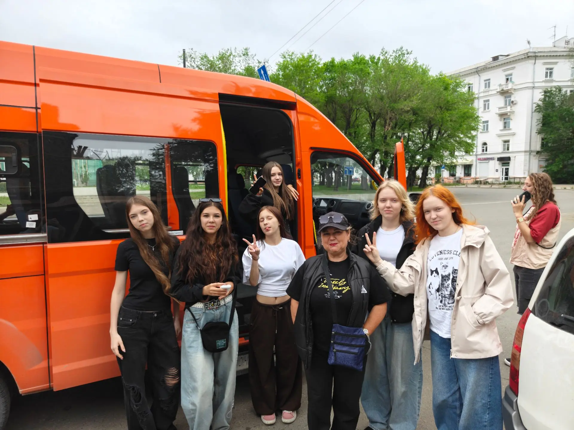 В течение двух лет в нашей школе существует класс "Золотая команда" (9Б), шефом которого является ко
