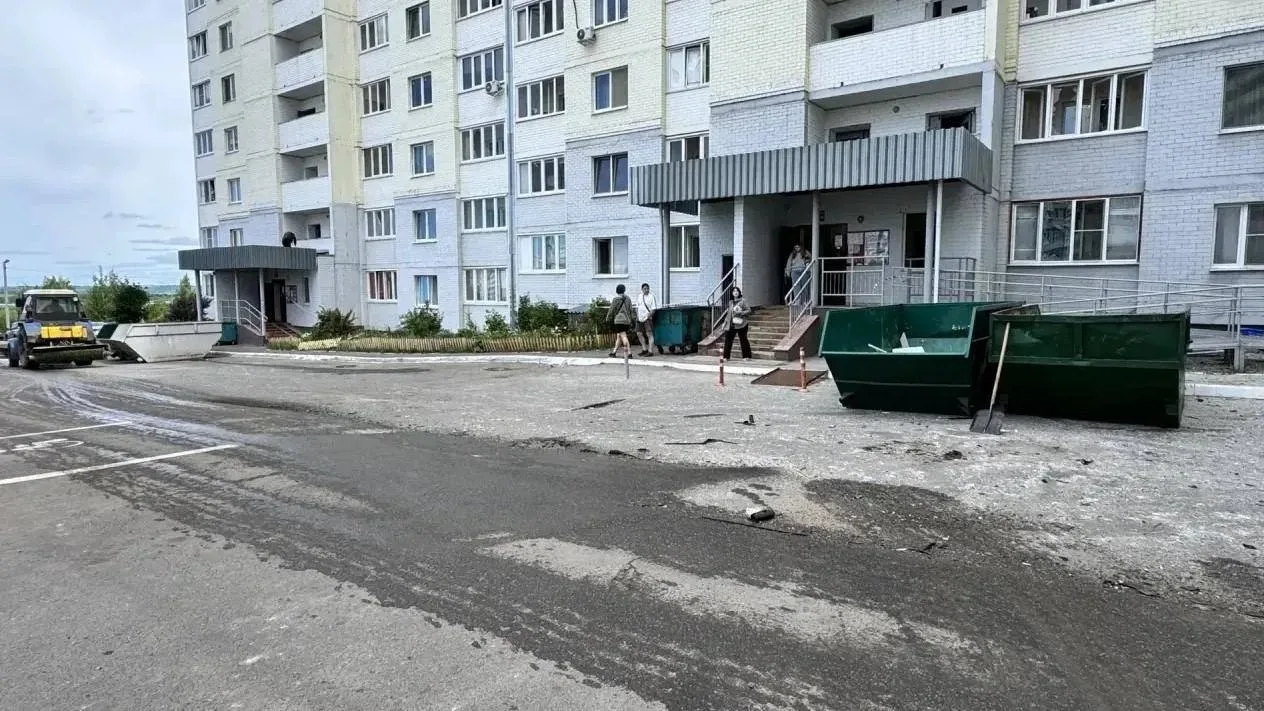 🚨 В Северном районе Орла установили бункеры для сбора обломков после атаки БПЛА
