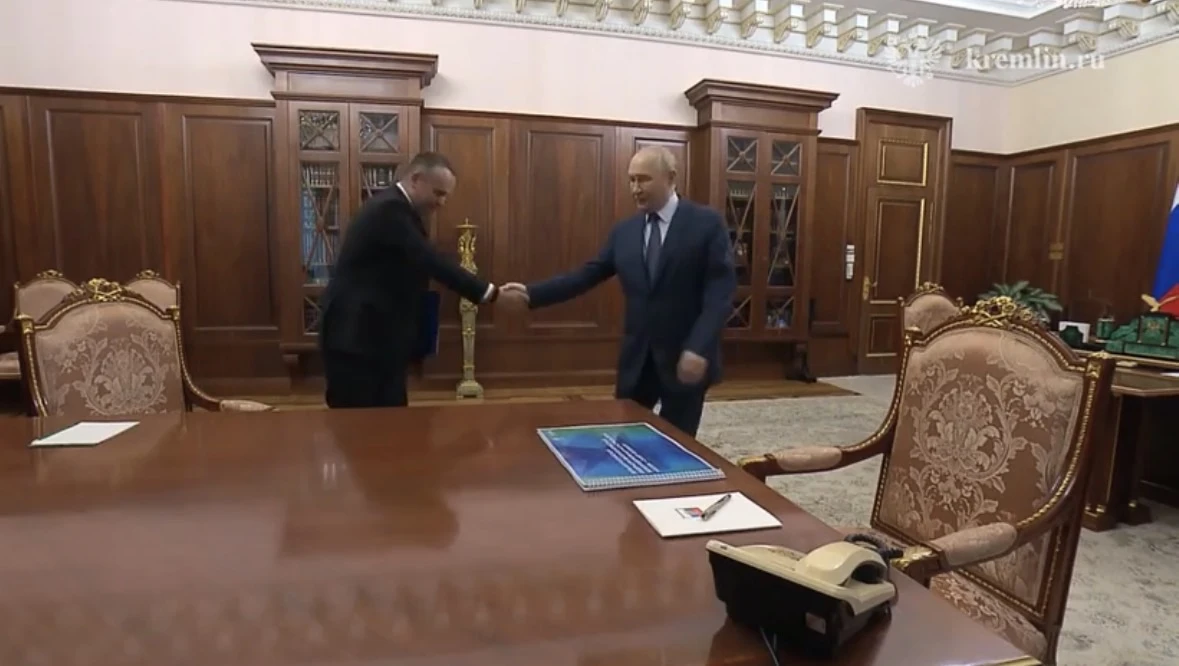 Владимир Путин провёл рабочую встречу с Министром транспорта Андреем Никитиным

Глава Минтранса доло