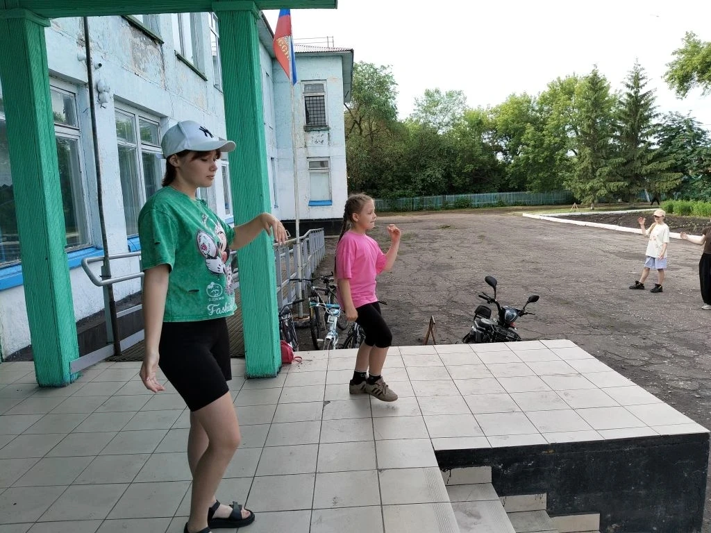 ☀️Кругосветное путешествие началось

Сегодня пришкольный летний лагерь "Вокруг света" при МБОУ "Неми