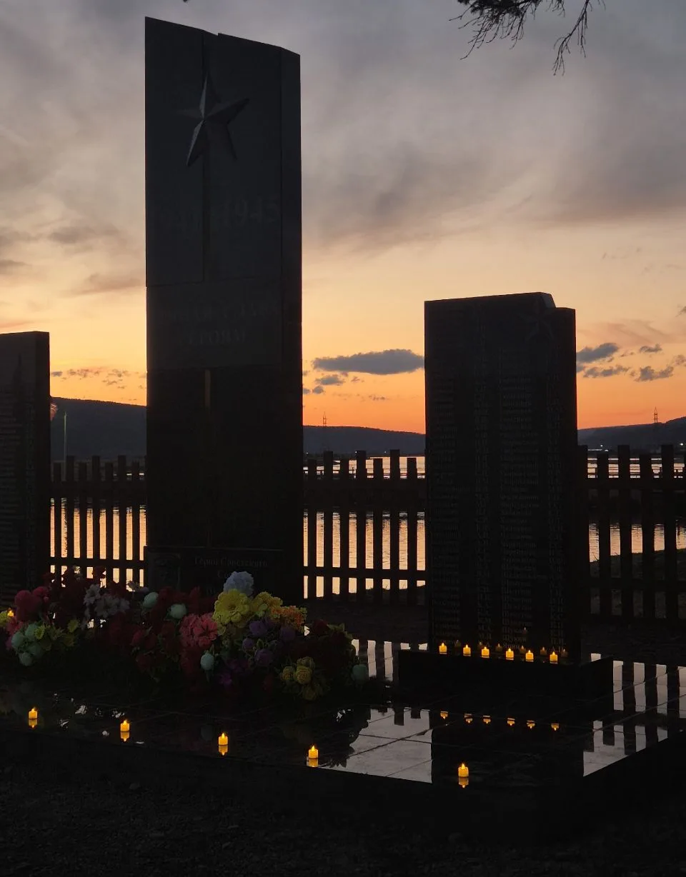 "Память, застывшая в камне": новый мемориал на берегу Лены построили в Верхоленске  В Верхоленске 9 