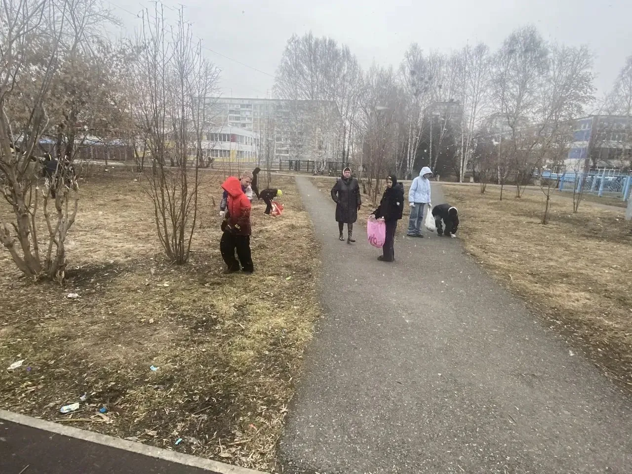 💥Вместе делаем мир чище! 📌Сегодня наша школа превратилась в настоящий центр активности!  🌟Ученики и 