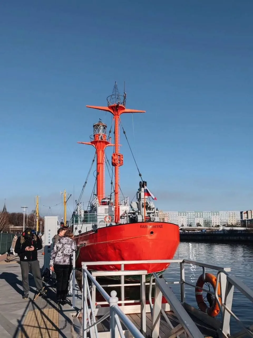 🚢 🌊 Предлагаем вам совершить прогулку по набережной Музея Мирового океана.   Вы будете в восторге от