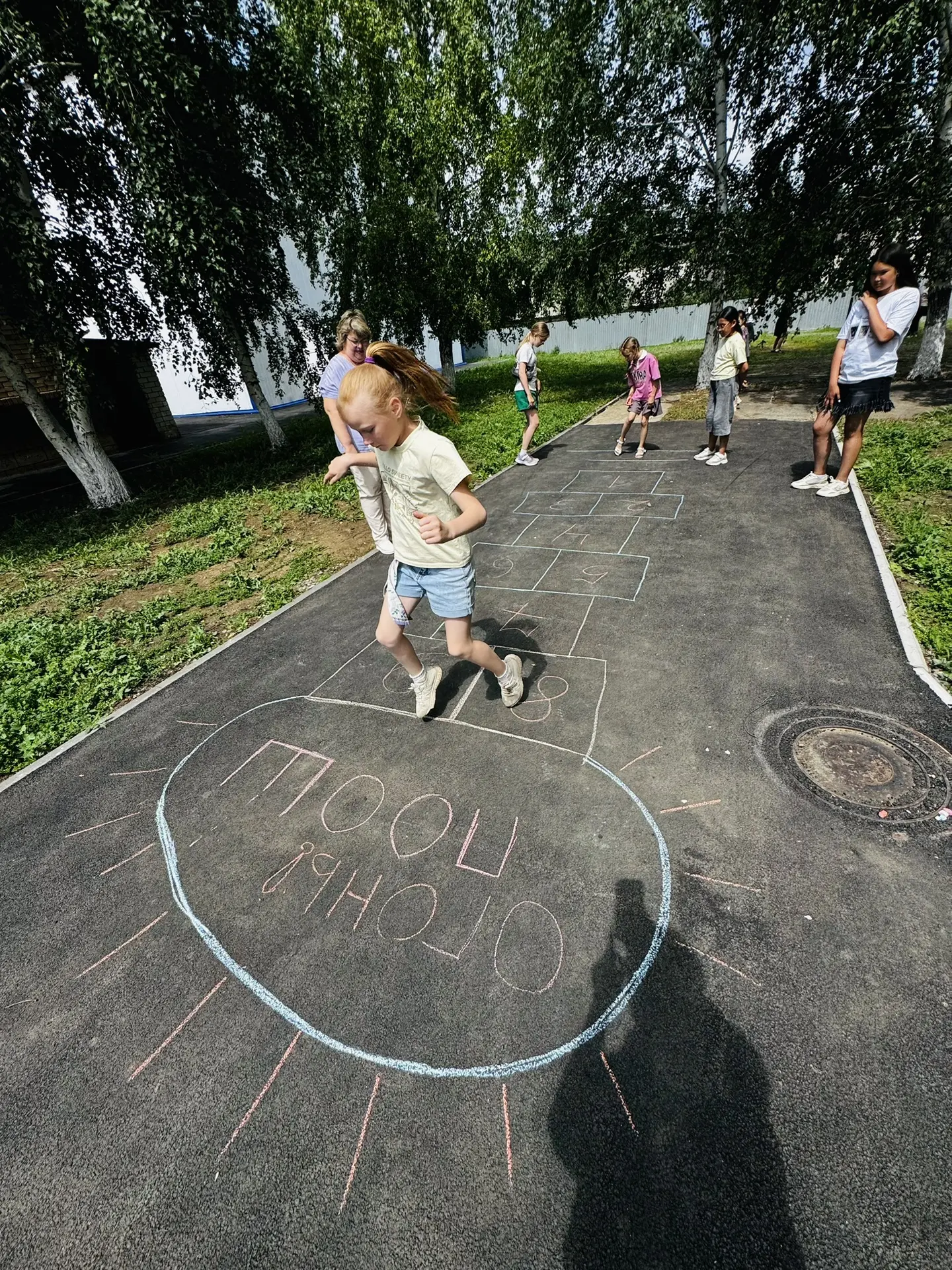 Классики как вечная классика 🤗☺️
«Классики» — старинная детская игра, популярная во всём мире, вклю