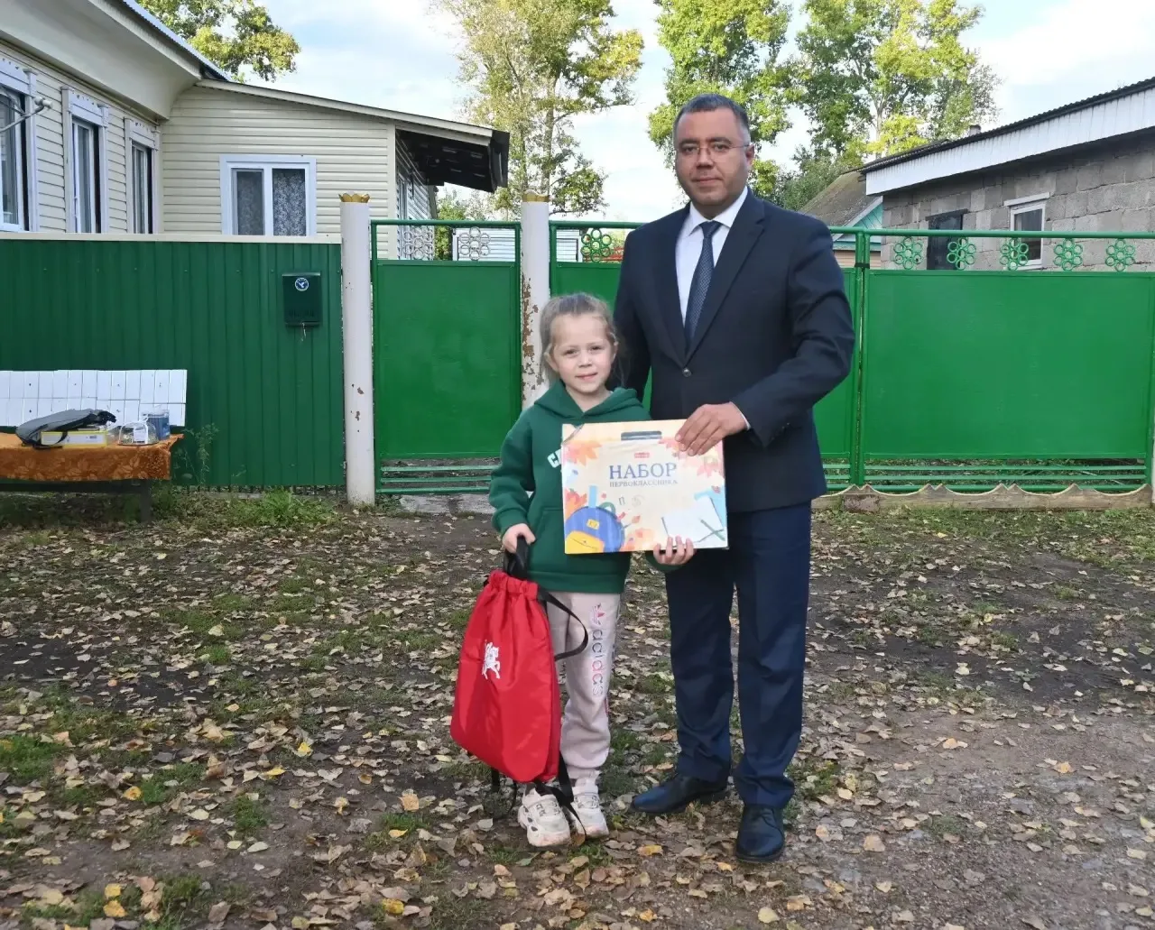 В преддверии Дня знаний навестил семью погибшего участника специальной военной операции...