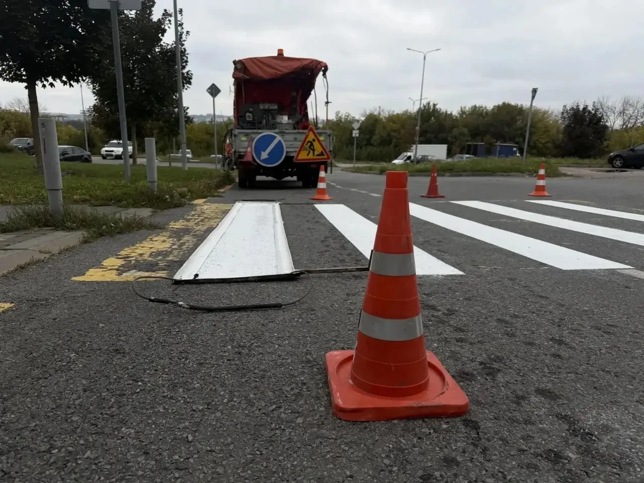 🛣 Коммунальные службы продолжают обновлять дорожную разметку в Белгороде