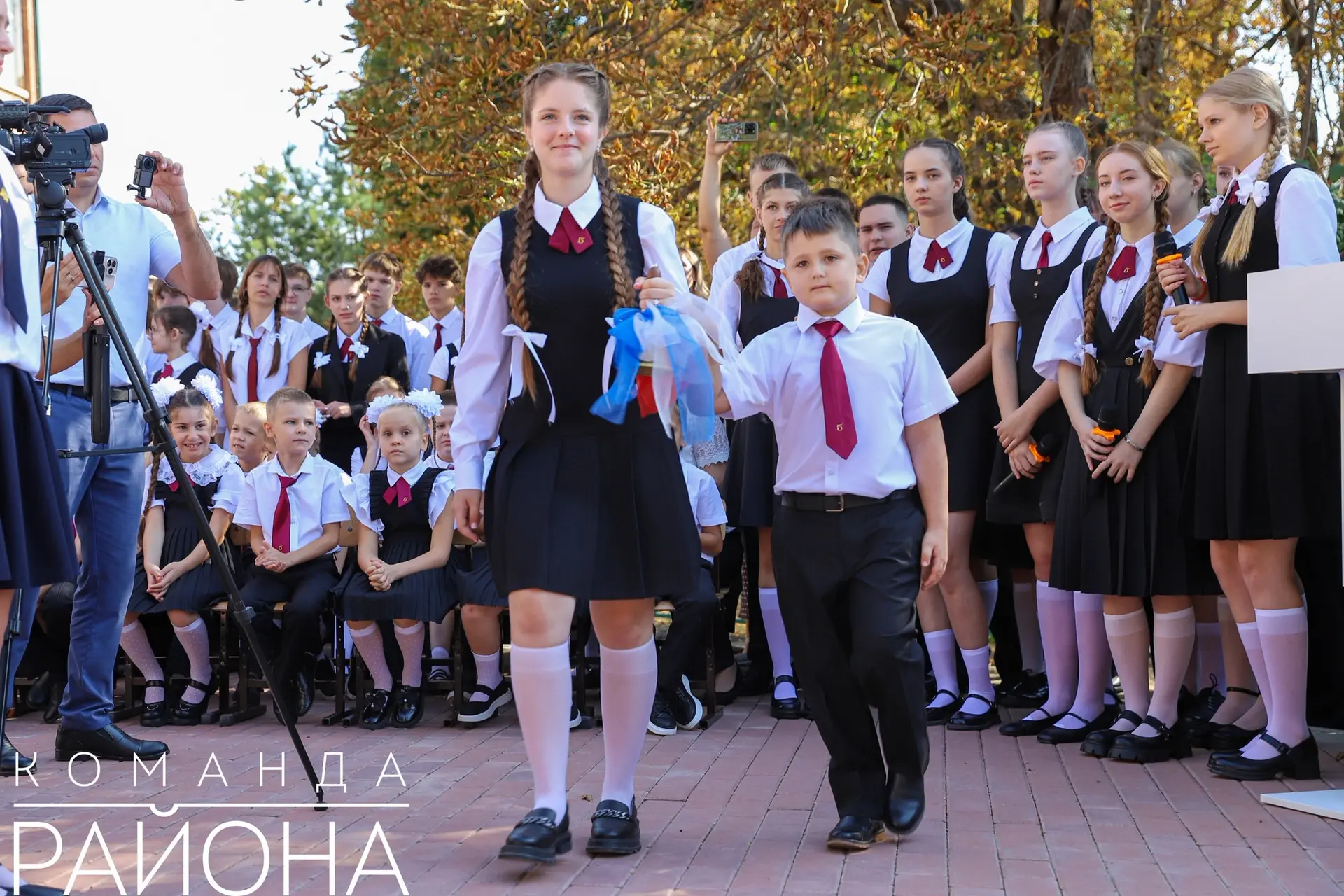 🔔 Сегодня посетил еще одну торжественную линейку, посвященную Дню знаний, — в гимназии...