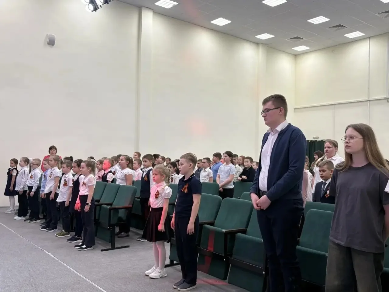 🎗️В преддверии Дня Победы мы собрались на патриотическую линейку-концерт, чтобы сказать «Спасибо» ге