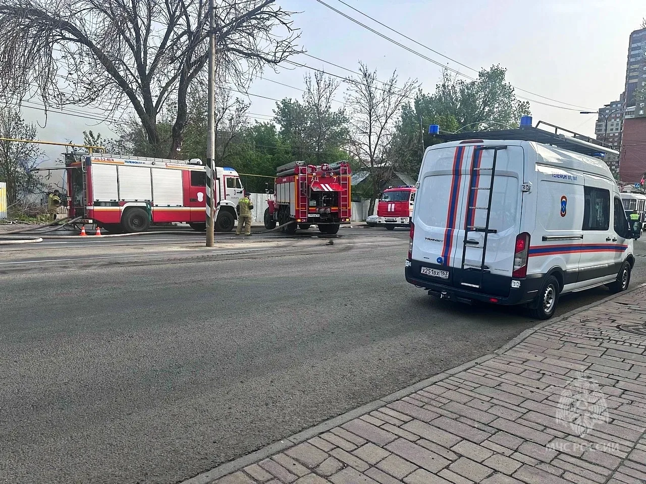Огнеборцы МЧС России ликвидируют пожар в центральной части Самары   В 06.11 15.05.2026 поступило соо