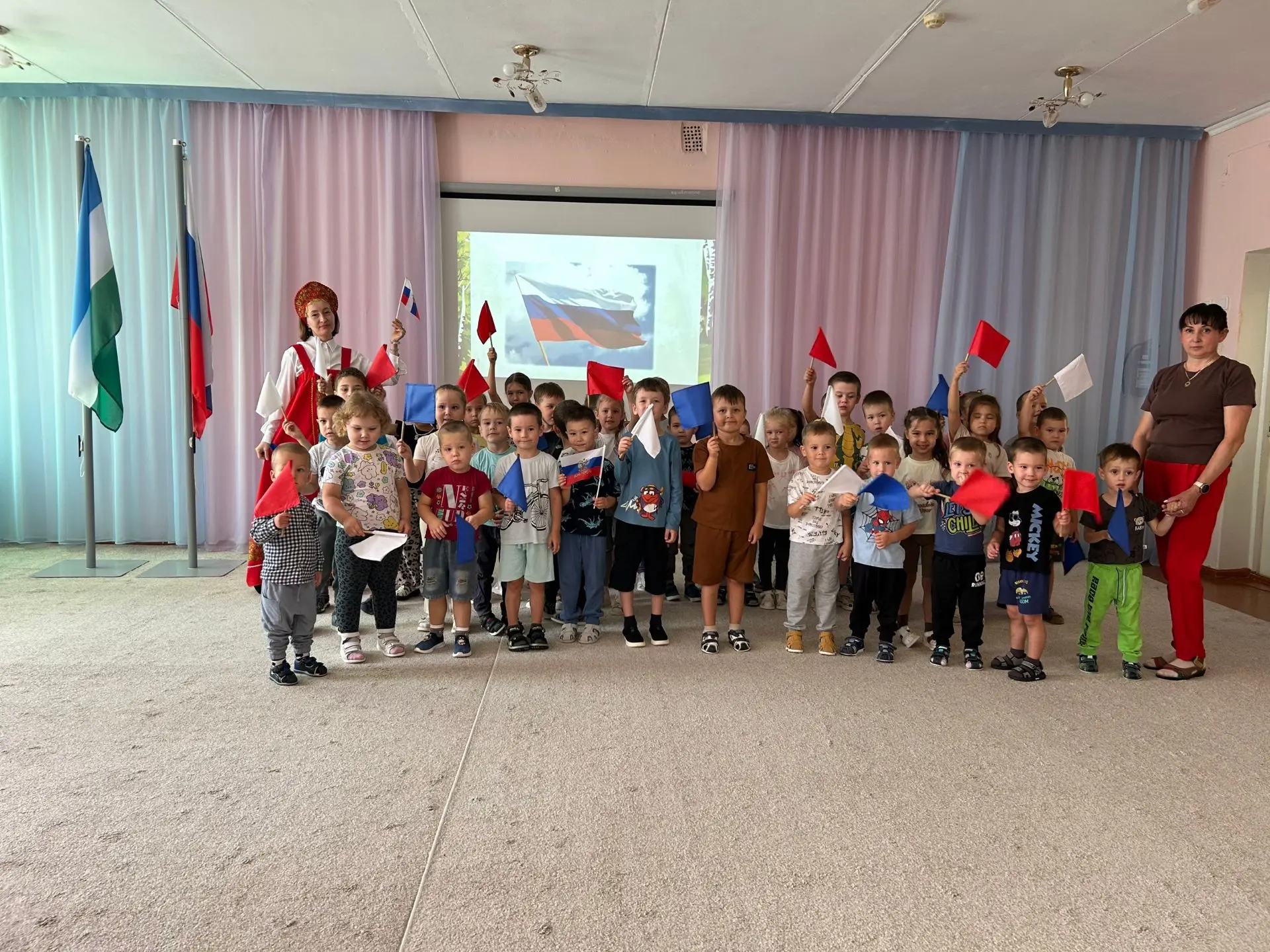 Празднование Дня Государственного флага Российской Федерации в нашем детском саду прошл...
