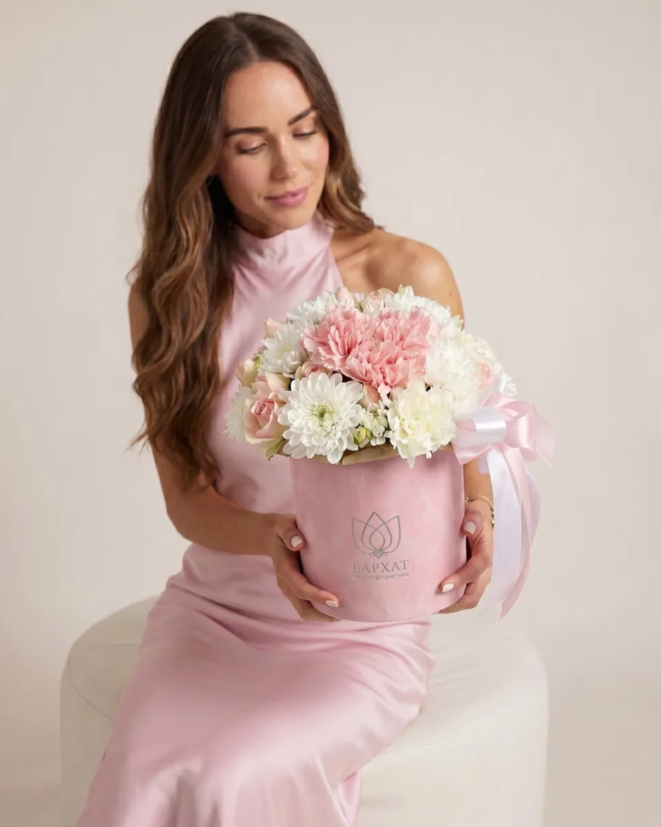 Ну и как не влюбиться с первого взгляда? 🌸

В этой композиции всё то, что мы так любим — гвоздики