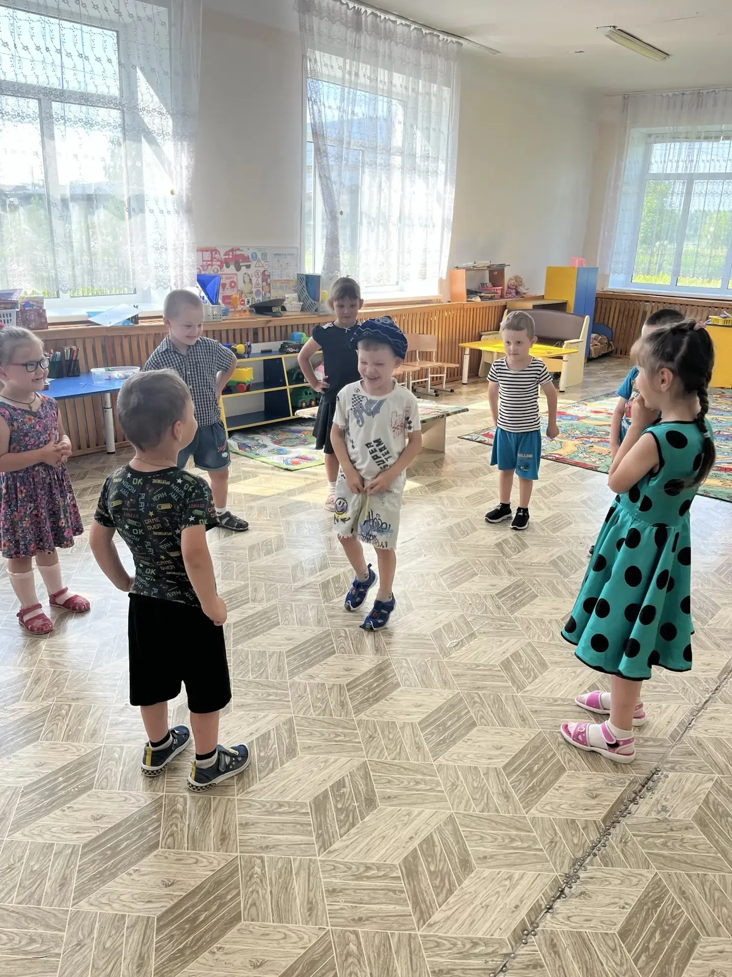 Дошкольные будни 🧸🧩

Год единства народов России 🇷🇺

👥В дошкольных группах продолжается цикл те