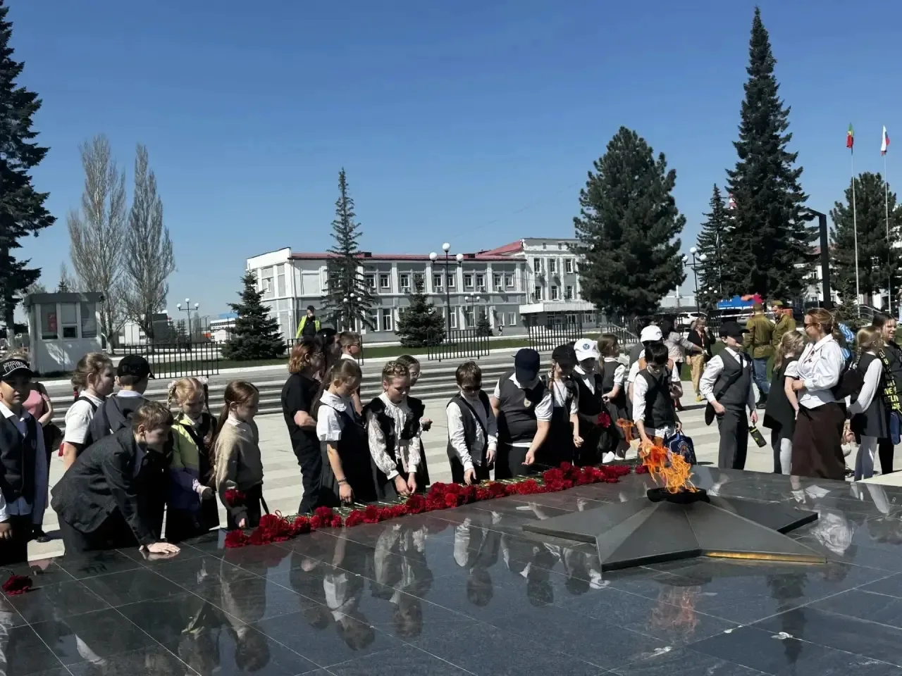 🎗️ 9 Мая — день, который навсегда в сердце каждого из нас.  81 год отделяет нас от той великой весны