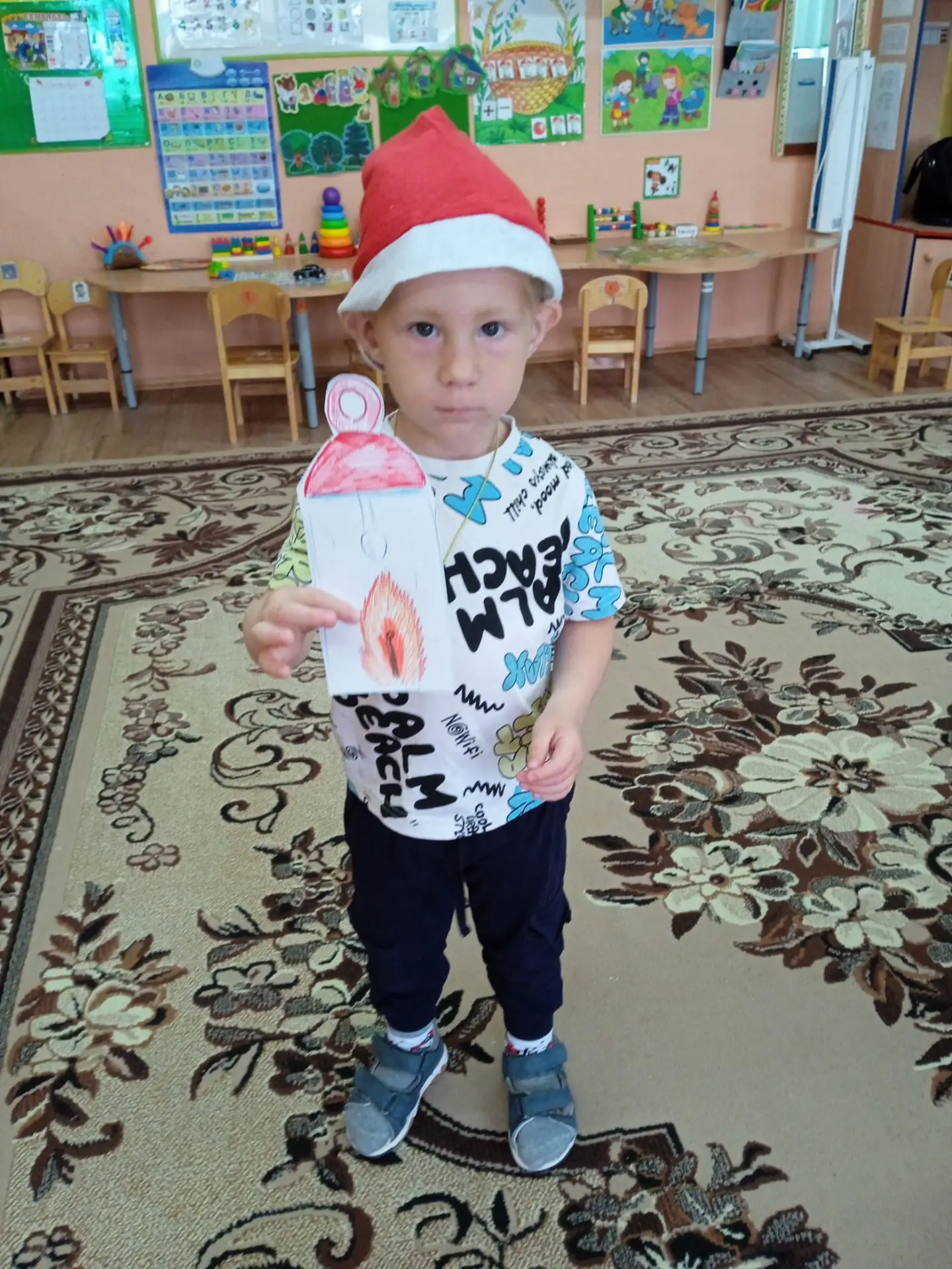 Сегодня в младшей группе прошло занятие  «Гномики и фонарики» .