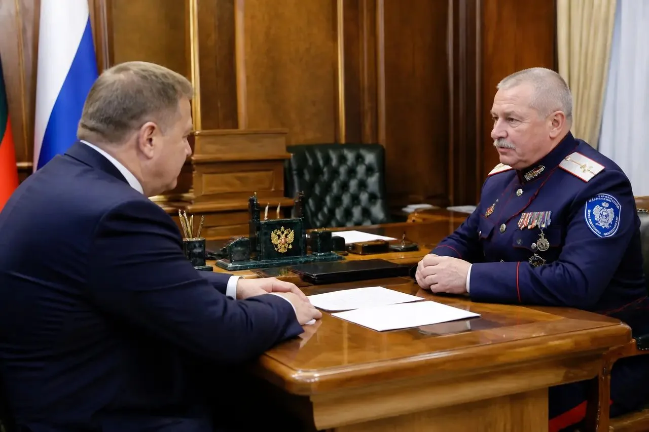 Полпред президента в СФО Анатолий Серышев обсудил с атаманом Сибирского казачьего войск...