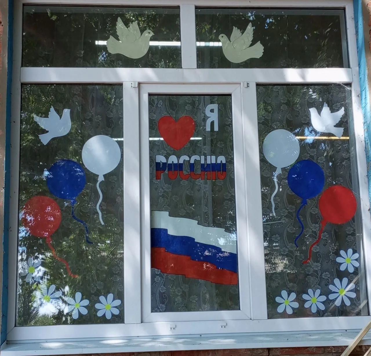 В преддверии Дня России, который отмечается 12 июня МБДОУ ДС N11 с. Луговское приняли участие во все