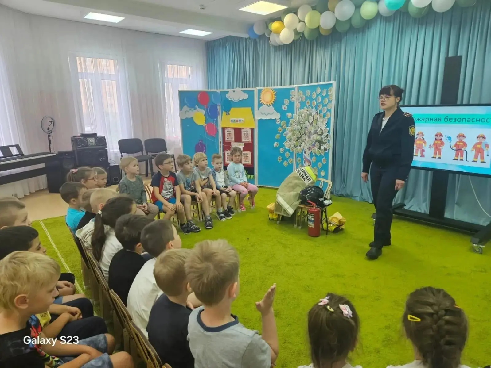 В МОУ "Рождественская СОШ" дошкольное отделение корпус 1 состоялась встреча с инспектором по пожарно