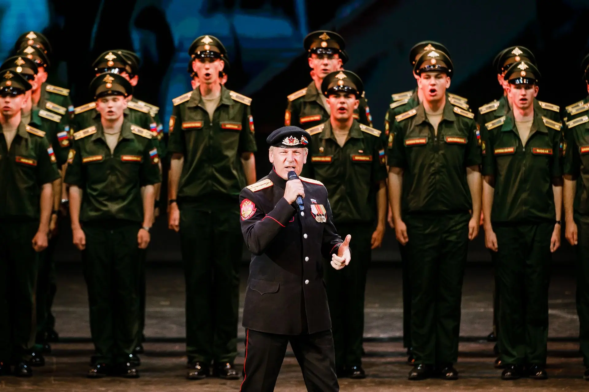 Солист Районного Дома культуры «Адлер» Сергeев Владимир Иванович принял участие в торжественном крае