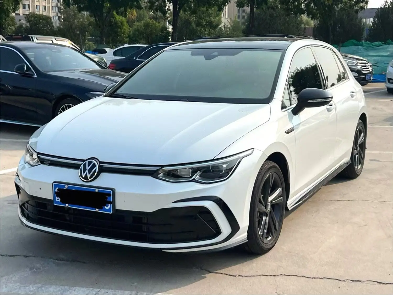 🚗 VOLKSWAGEN GOLF R-LINE