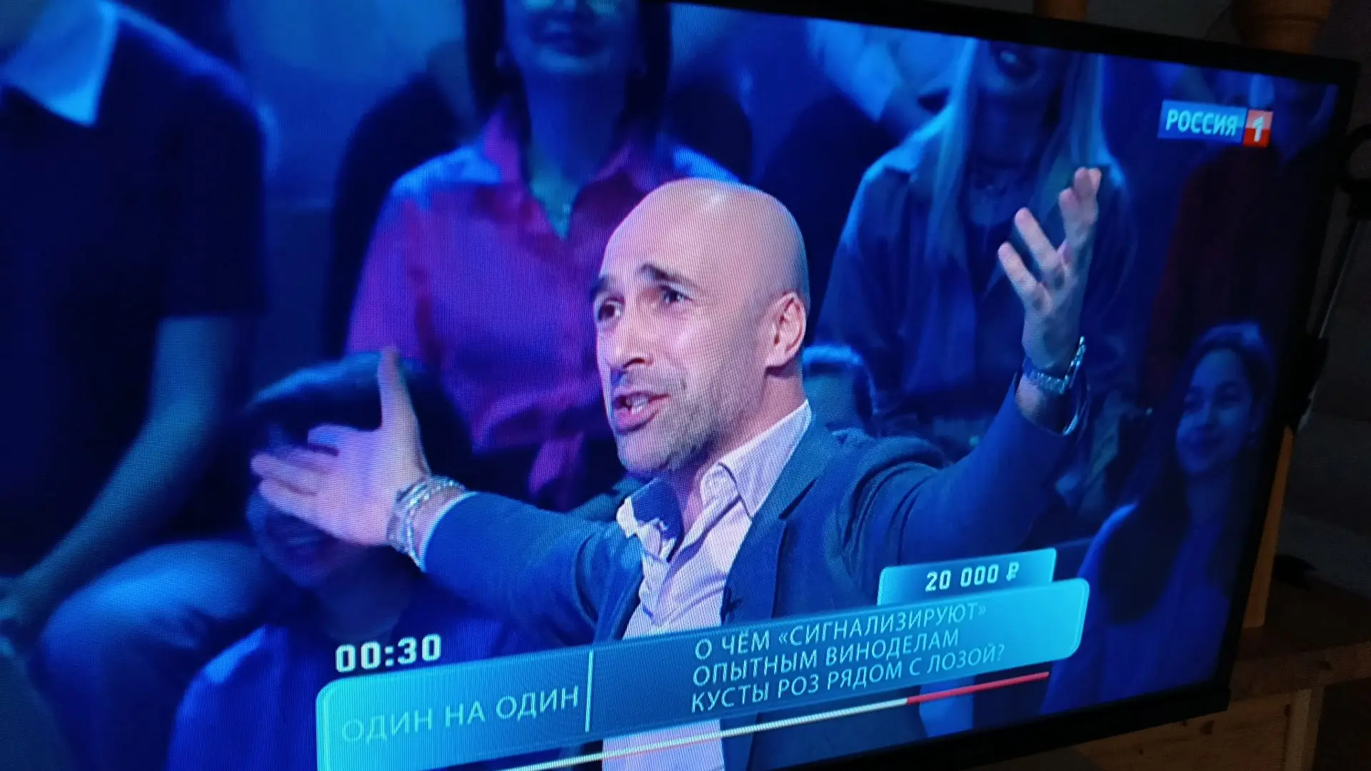 В своем личном канале https://vk.ru/im/channels/-240495749?cmid=175 написала, за что лю...