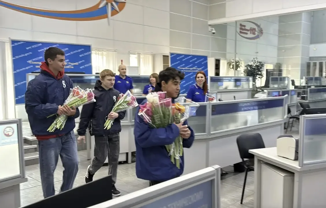 🌸 Эх, этот весенний женский день!   В честь 8 Марта добровольцы Всероссийского студенческого корпуса