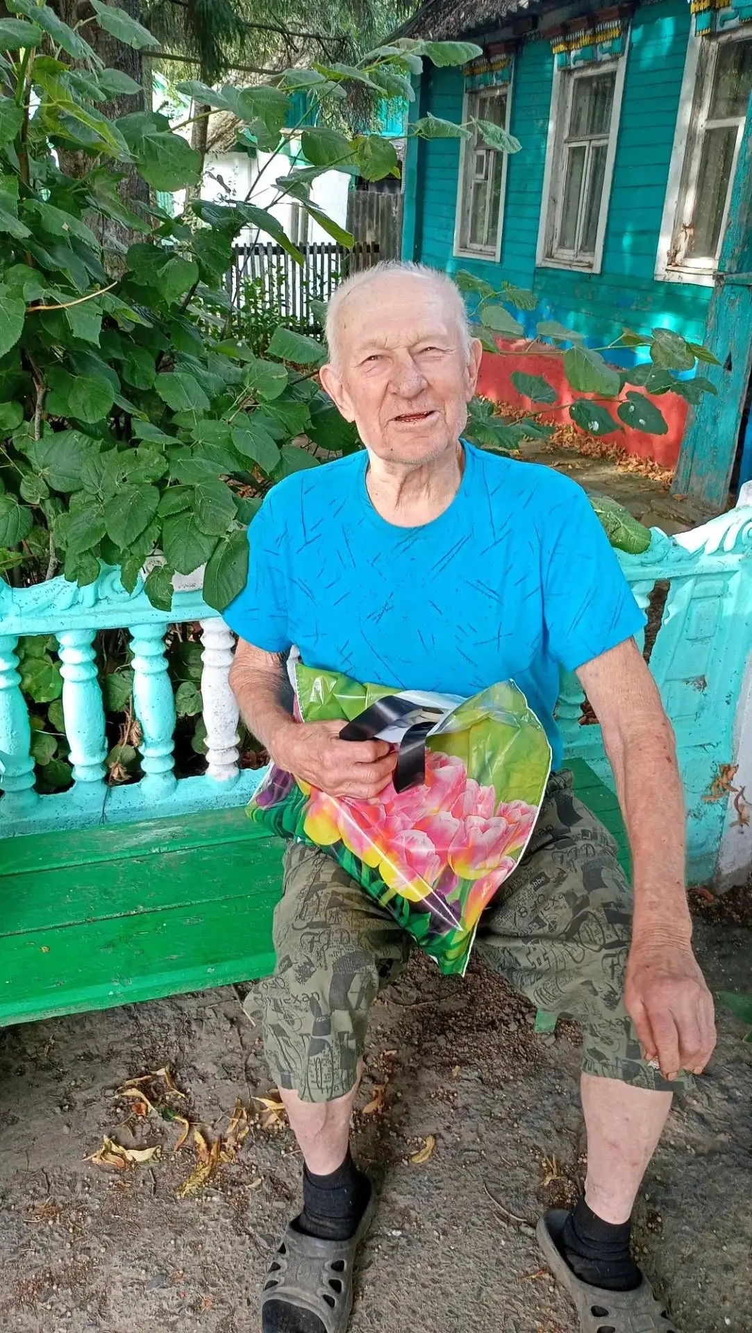 ОБУСО «Обоянский МКЦСОН» поздравляет своих подопечных с днем рождения.