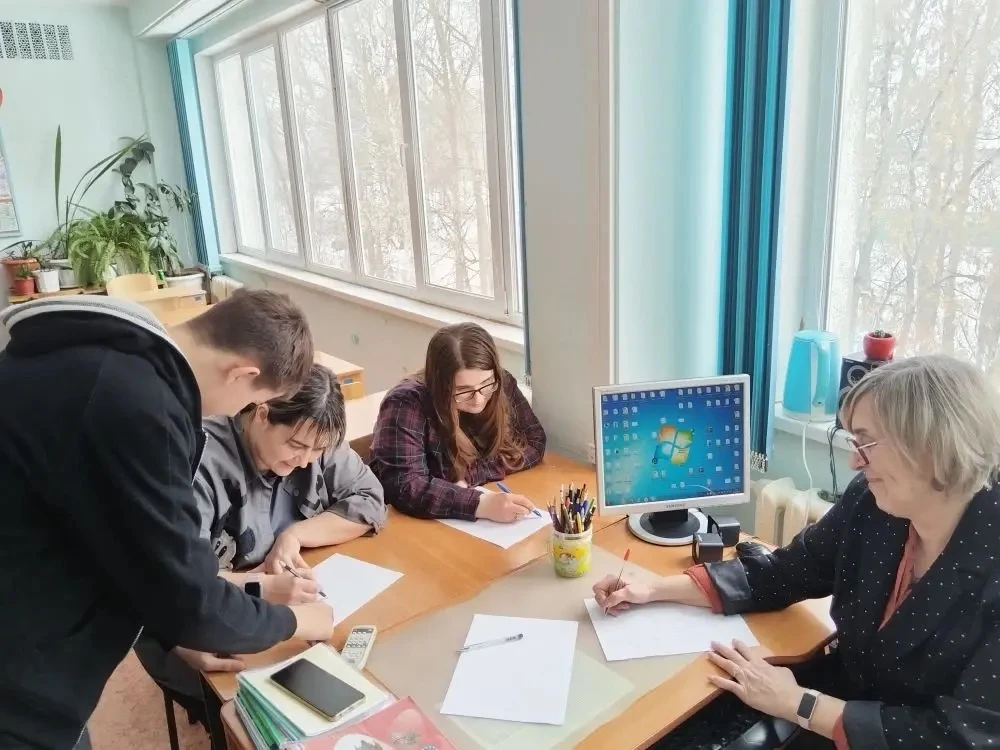 📚Весь этот мир творит учитель📚 В рамках Дня Наставника в МБОУ СОШ №41 состоялся круглый стол " Весь 