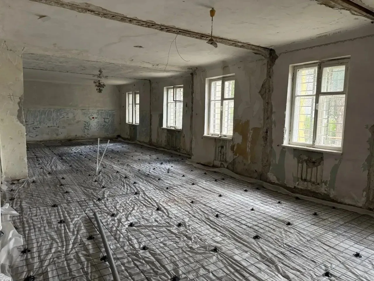 🏥 В Лутугинской поликлинике начат капитальный ремонт первой части детского отделения