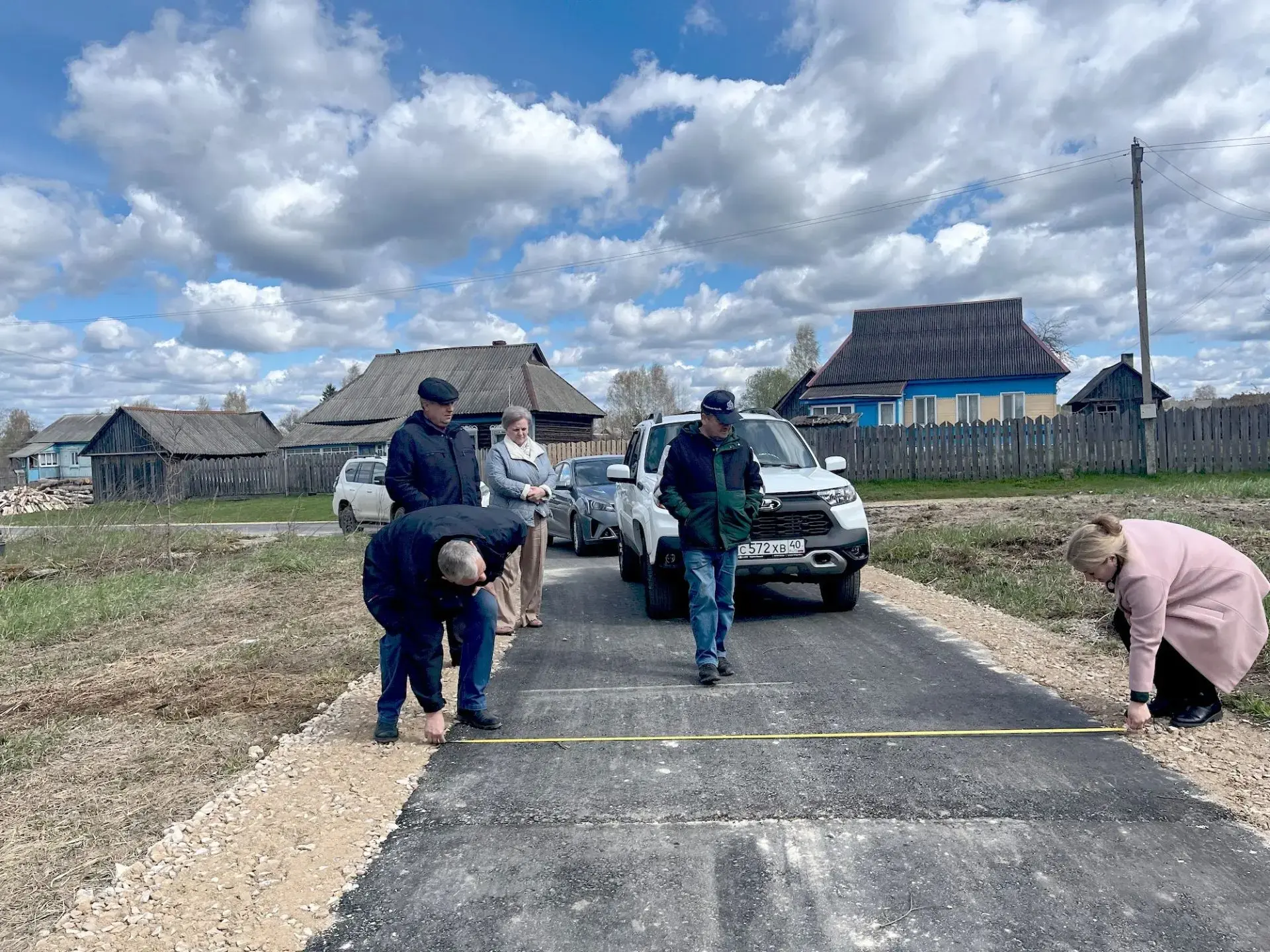 Первую отремонтированную в этом году дорогу приняли в деревне Теребень