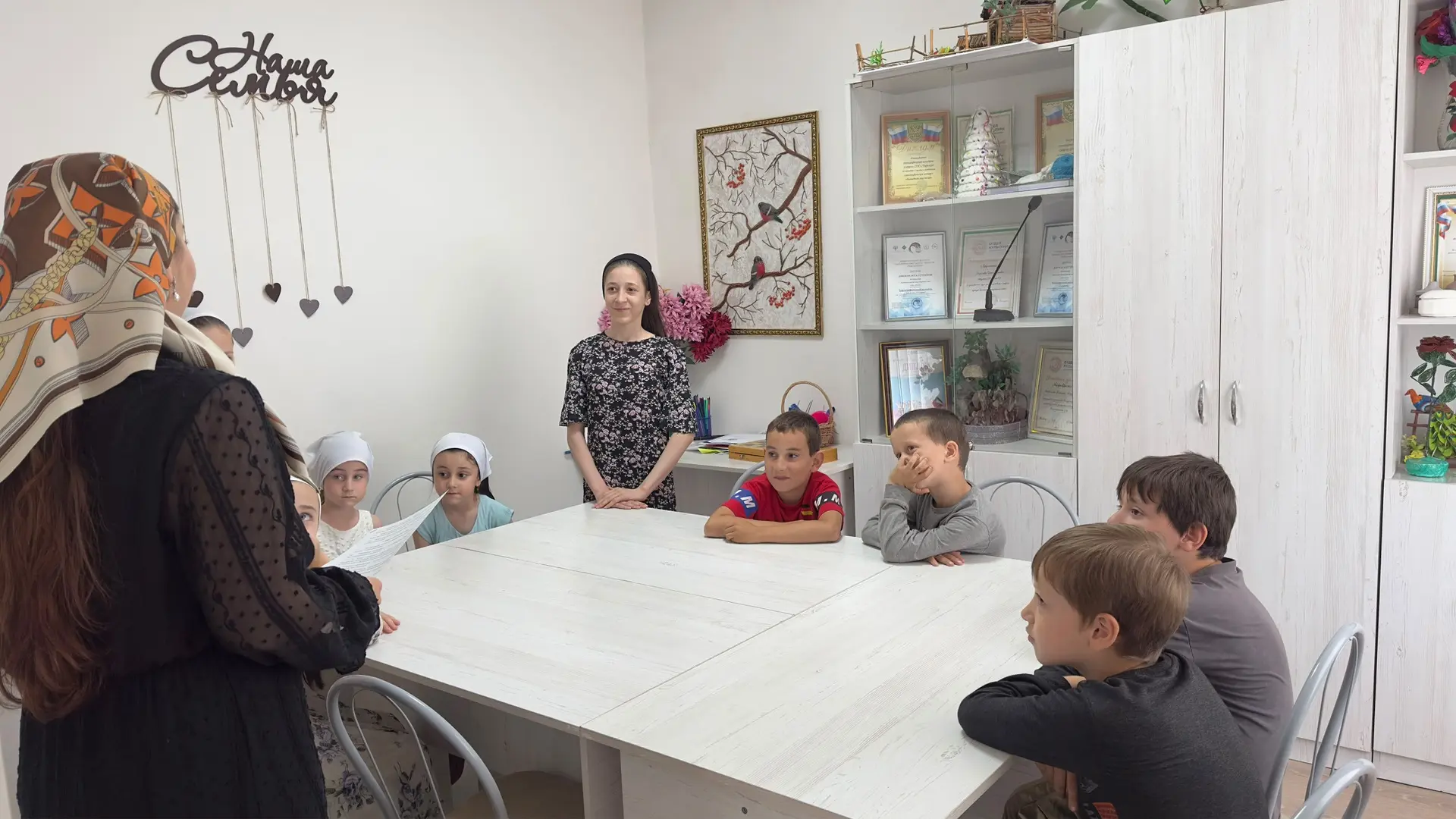 11 июня в 12:00ч. в Доме культуры с. Чири-Юрт провели круглый стол на тему: «Терроризм - угроза для 
