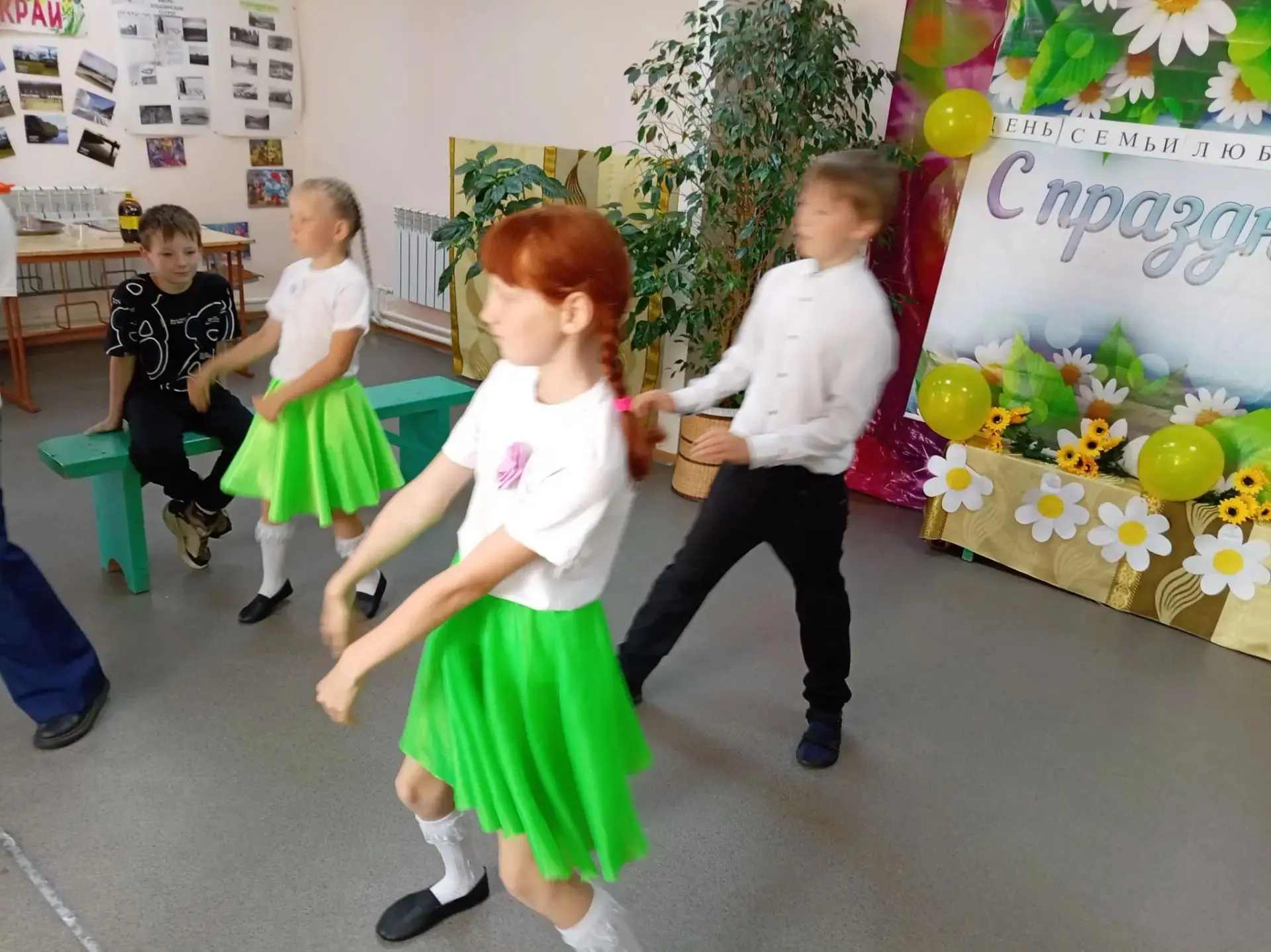 В День семьи, любви и верности, в клубе пос. Солнечный был проведён праздничный концерт...