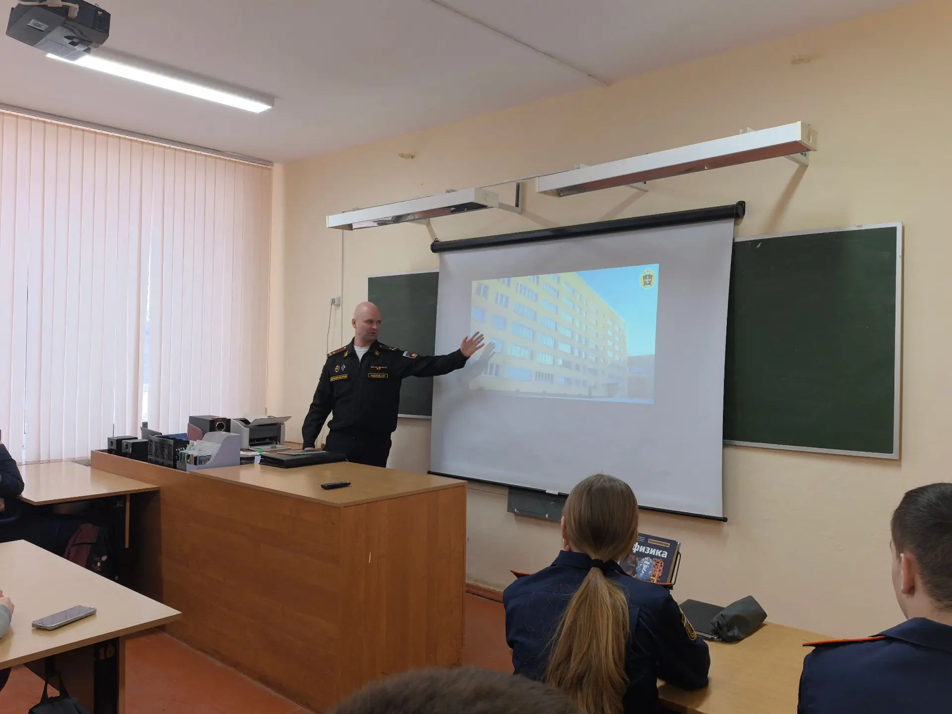 🛠 Технологии будущего: знакомство кадетских классов с миром военной связи  🗓 Сегодня в нашей школе с