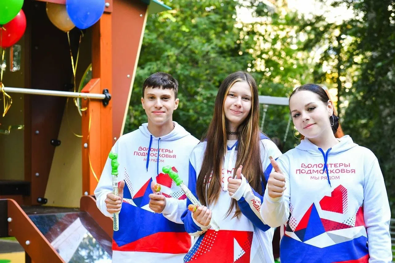 ❤️ Волонтеры Подмосковья приняли участие в открытии новых детских площадок в Химках
