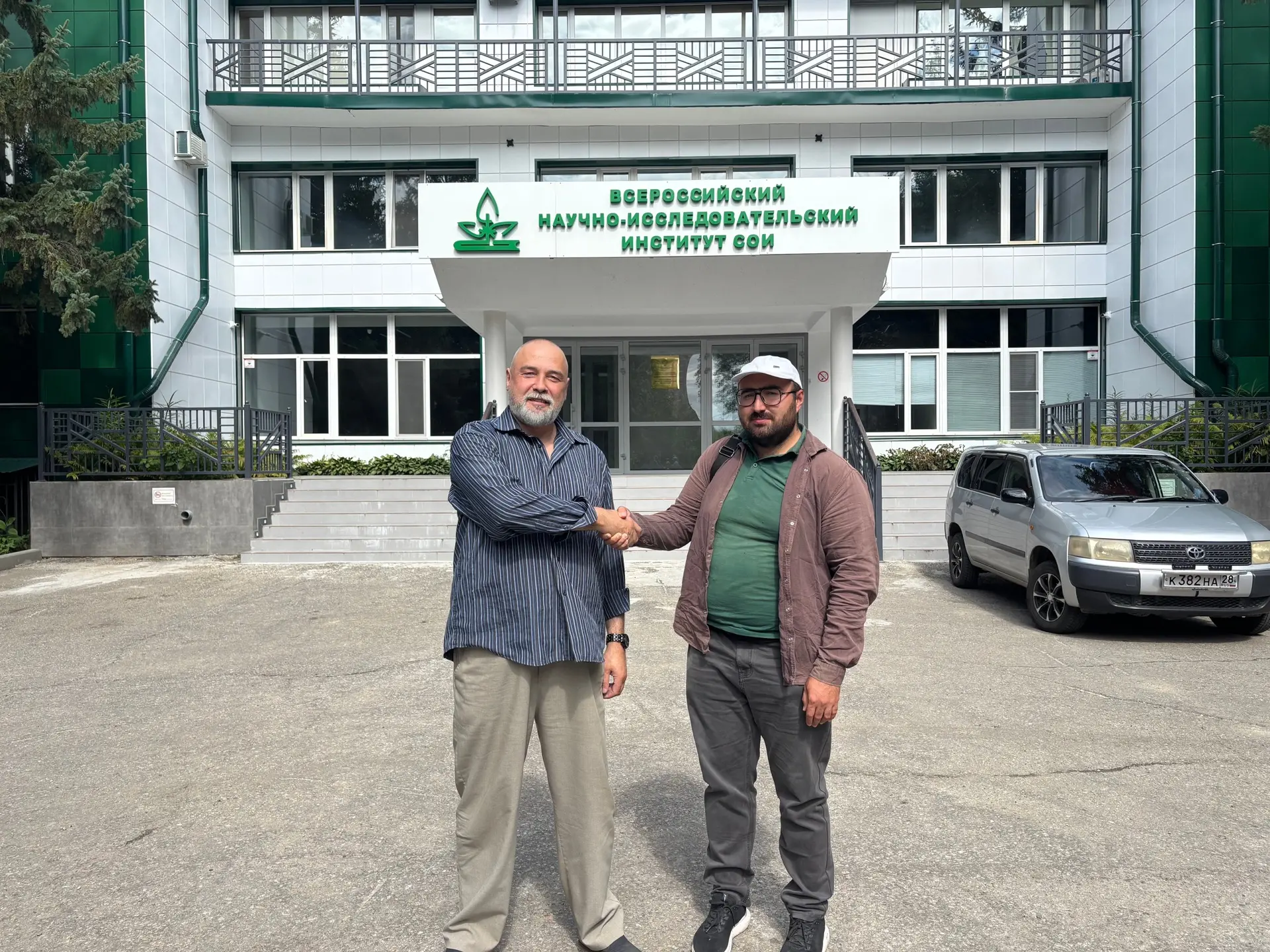 Студенты Тимирязевки спасают сою 🌱