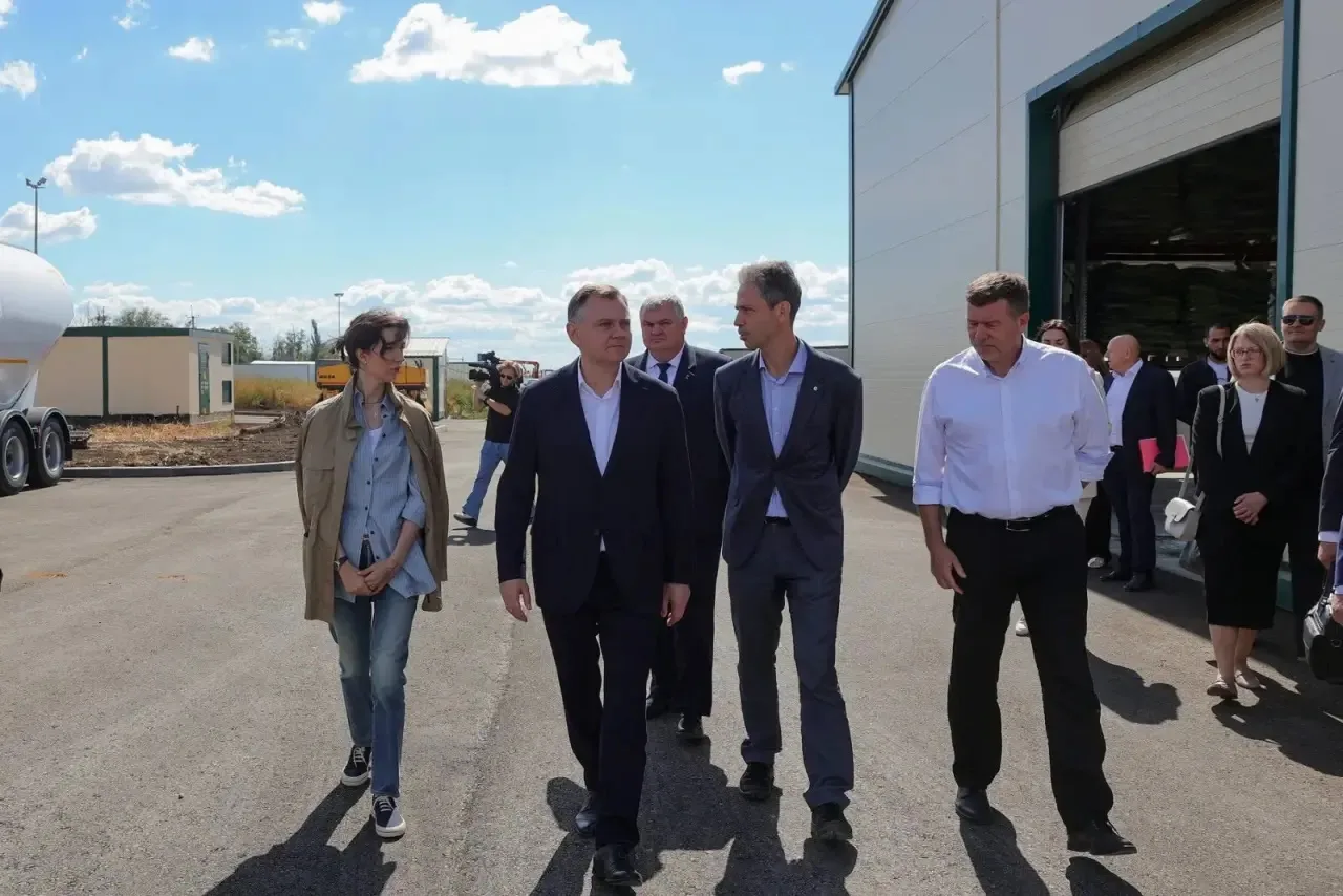 🏭 В Азовском районе запустили новый комбикормовый завод