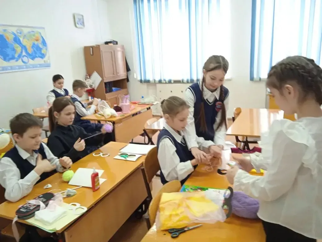 ▌ Мастер-класс "Букет для мамы": творчество и забота в руках четвероклассниц