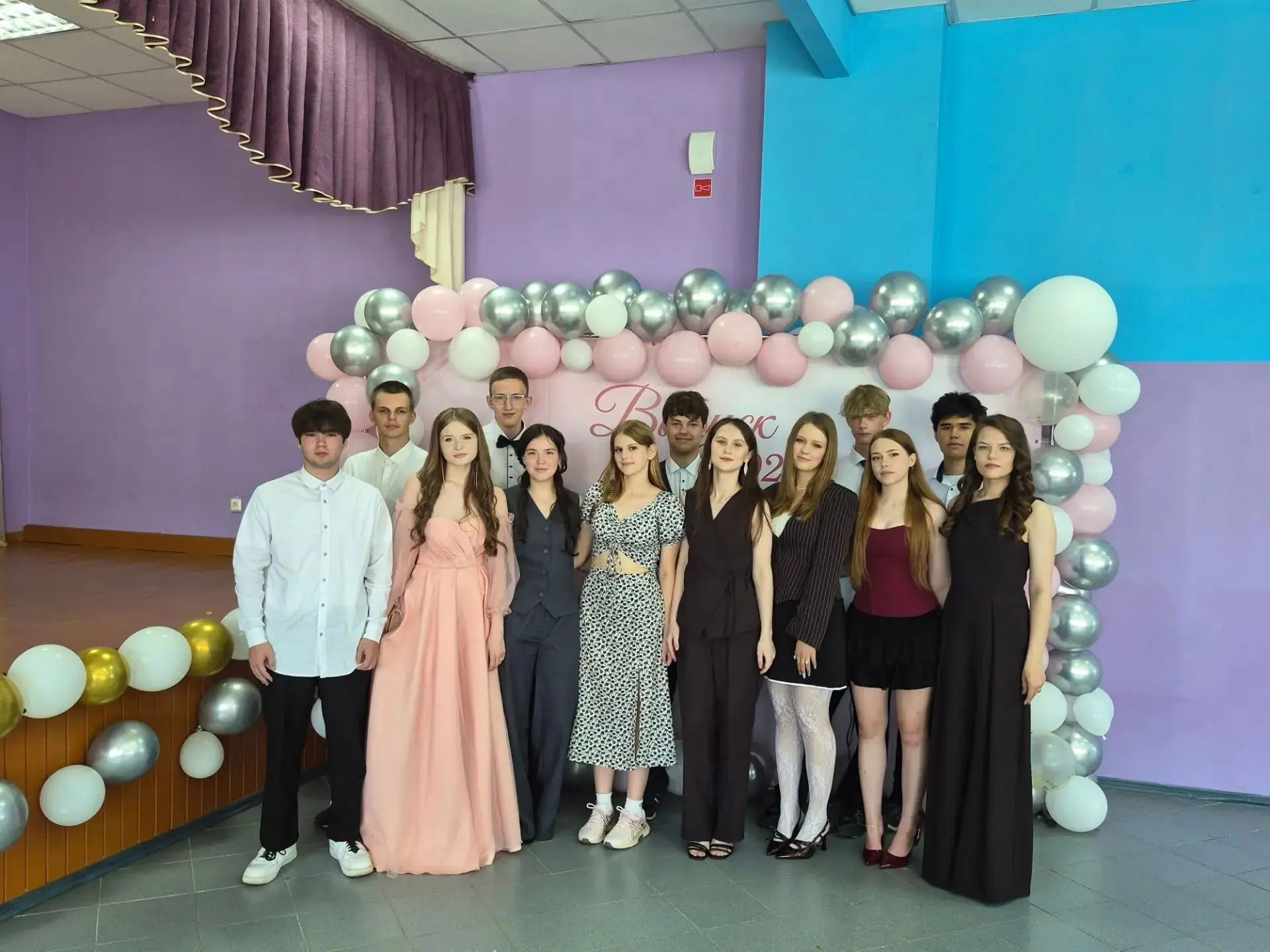 ФИНАЛ! Последние звонки отзвенели, экзамены сданы, а впереди — только свобода и взрослая жизнь! 

На